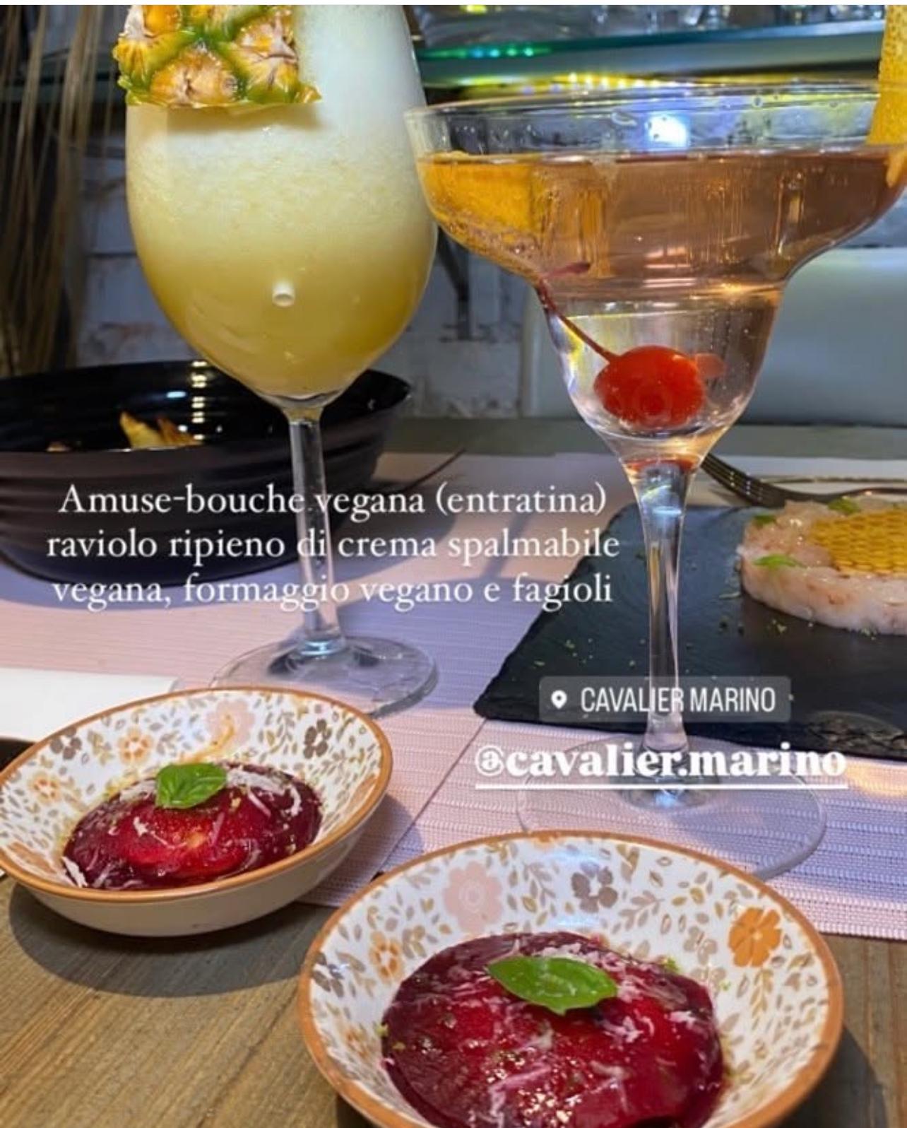 Cocktail e amuse-bouche vegana serviti al bancone